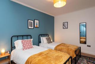 Bright & Modern 2-Bedroom Holiday Let in the Heart of Hawick - 3