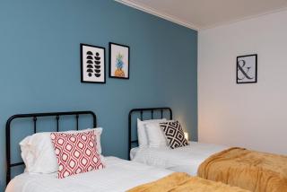 Bright & Modern 2-Bedroom Holiday Let in the Heart of Hawick - 2