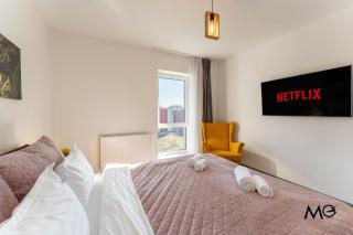 MoHost Bobby - Right in the city mood - 9