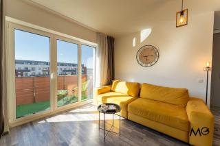 MoHost Bobby - Right in the city mood - 1