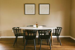 "The Kearney" BRIGHT MODERN STAY w/ Yard - 3BR - 8