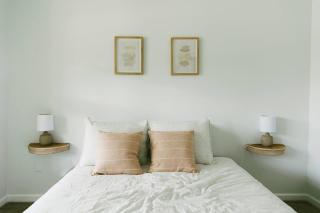 "The Kearney" BRIGHT MODERN STAY w/ Yard - 3BR - 7