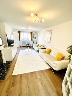 4BR RetreatII Modern Home II Long stays available - 3