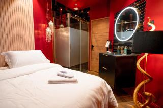 Suite Jacuzzi & Sauna privatifs - Paris - Or Norme By Le Douze - 4