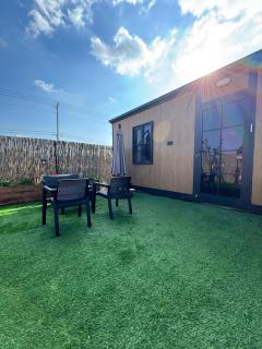 הבקתות של מאי - 8