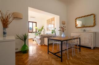 Bright and Spacious Arno View Apartment - 6
