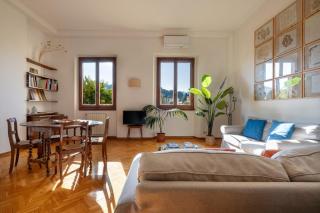 Bright and Spacious Arno View Apartment - 9