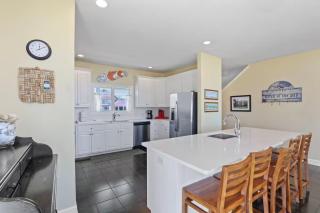 BEACH FRONT!!! Steps from the Beach - Fantastic Views - 2