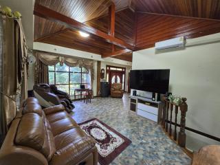 A spacious and stunning villa in a serene setting - 2