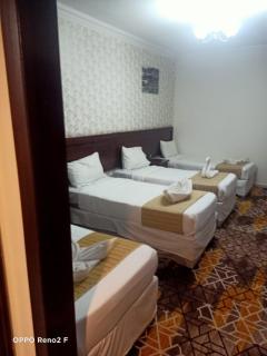 هنا الشرق - 4