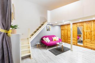 Quiet Cozy Art Apartment - City Center, Near Metro - 1