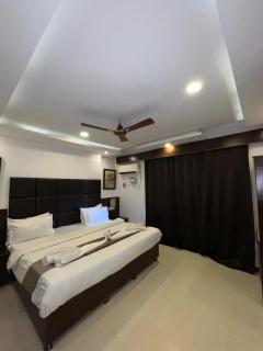 Sportsman Beach Hotel - 4