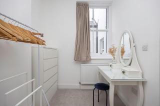 Spacious 2 Bed & 1 Bath - Close to Beach & City Centre - 3