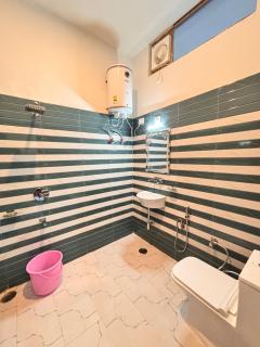 Raj Hotel and Restaurant - 8