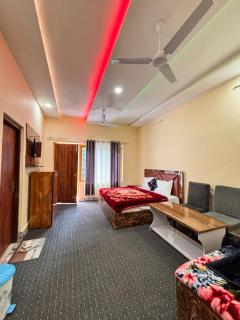 Raj Hotel and Restaurant - 3