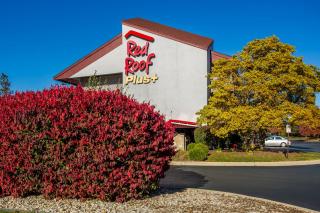 Red Roof PLUS Chicago - Hoffman Estates - 9