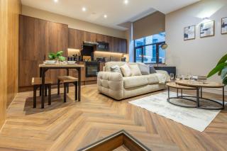 Leeds City Luxe Apartment with Parking, 8 mins to station! - 0