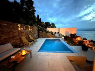 Preciosa casa con piscina desbordante y vistas al mar - 9