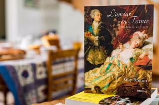 Jolie vache déguisée en fleurs, chambre d'hôte à Soulosse - 1