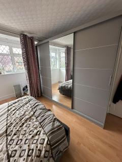 Your staycation at Walthamstow! Master bedroom - 3