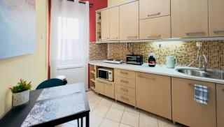 Tobacco Warehouse Apartment - City Center Gem - 3