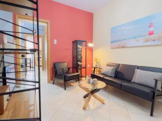 Tobacco Warehouse Apartment - City Center Gem - 7