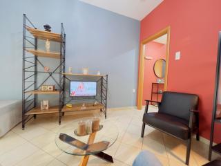 Tobacco Warehouse Apartment - City Center Gem - 8