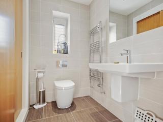 Knighton - Luxury Dorset lakeside home, sleeps 12 with spa and pool access - 3