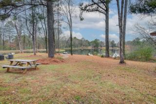 Private and Spacious Lakefront Home in Memphis! - 8