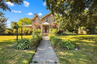 Spacious 1 bed 1 bath Apt Close to Downtown and Beach - 2