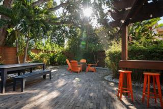 Free Parking - Pool - Bayshore Resort-Style 2BD - 7