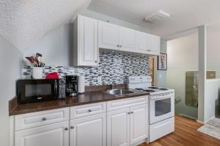 The Cutest Condo in Canmore and Banff - 7