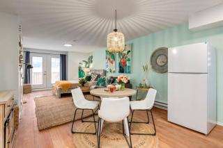 Cozy Tropical Vibe Haven in Canmore near Banff - 4