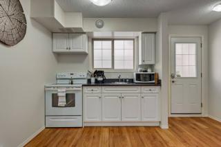 Charming Condo In The Heart Of Canmore - 8