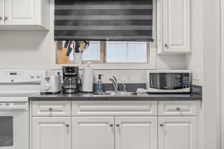 Charming Condo In The Heart Of Canmore - 3