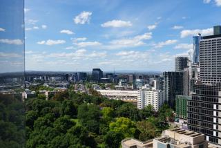 Premium Park View Suite with Pool Gym Sauna - 4
