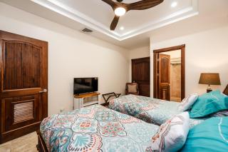 Beachfront Easy Beach access, security & cameras - 1