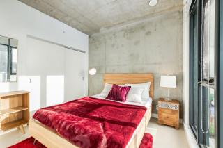 Spacious and Stylish Modern Condo in Calgary - 6