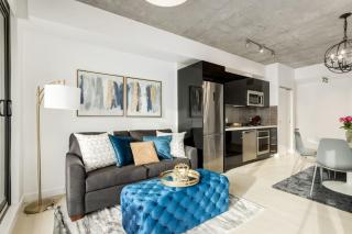 Spacious and Stylish Modern Condo in Calgary - 3