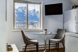 Cozy Mountain View Condo Close to DT Canmore - 4