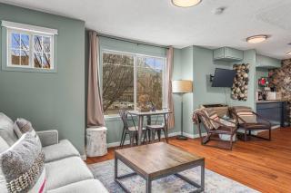 Charming and Stylish renovated Condo near Banff - 3