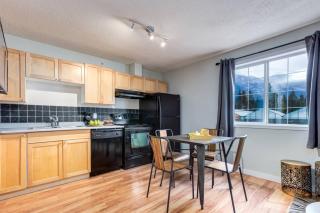 Delightful 2BR Mountain Escape in Canmore - 9