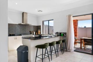 The Sunlit Expansive Hideaway - 8