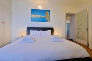 Seafront Escape with Pool Access - 0