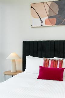 CBD Premium Park View Suite with Pool Gym Sauna - 2