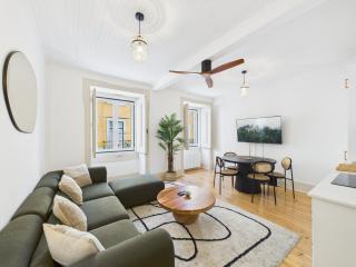 Bright 2BR w/ Office Space – Alfama Charm | By Airnest - 0