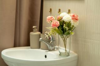 Spacious 2 bedroom Apartment in Warsaw Centre, Fast Wi-Fi, Self Check In, Family & Work Friendly - 2