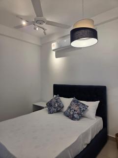 Santorini Resort Appartment Airport Haven with Skyline View - 4