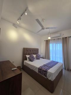 Santorini Resort Appartment Airport Haven with Skyline View - 2