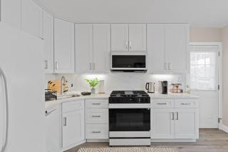 Charming Entire Home,18m to Manhattan, Home Theater - 1